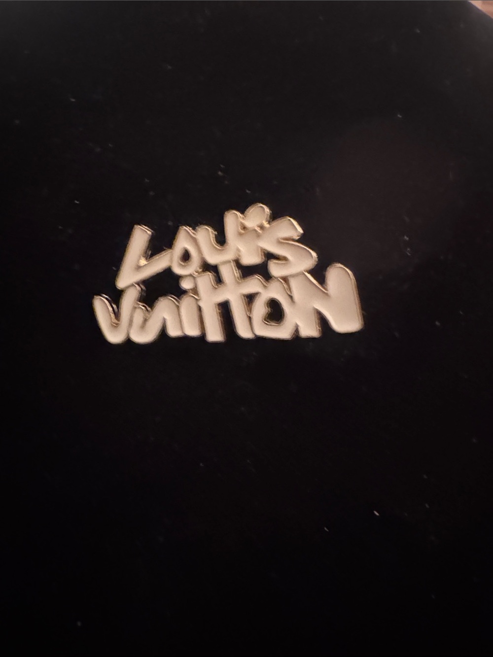 Brooch pink with Gold Script Logo - Picture 2 of 4